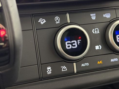 New 2026 Land Rover Defender 110 S image 19