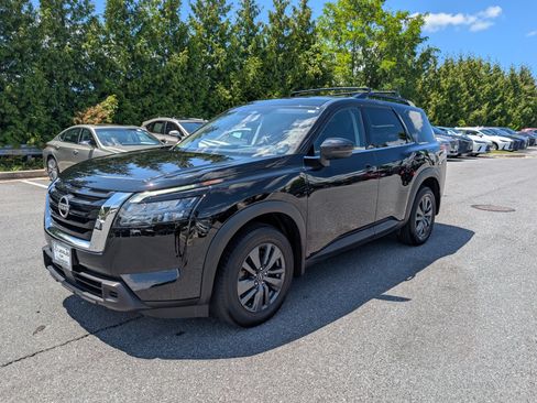 Used 2023 Nissan Pathfinder SV AWD/4WD image 7