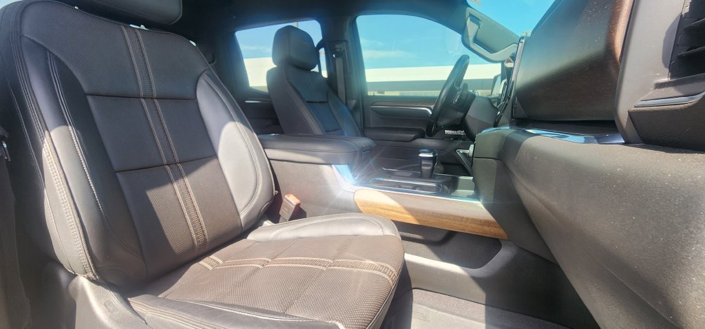 Used 2023 Chevrolet Silverado 1500 High Country w/ Technology Package AWD/4WD image 23