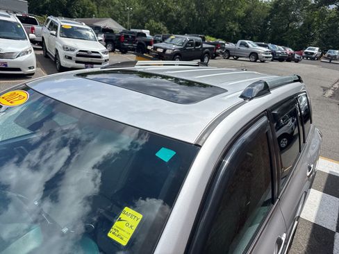 Used 2012 Toyota Highlander Limited w/ Tow Pkg AWD/4WD image 8