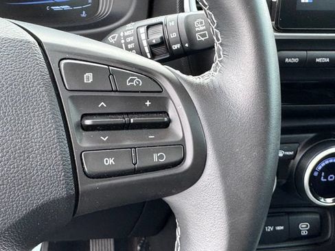 Used 2024 Hyundai Venue SEL FWD image 27
