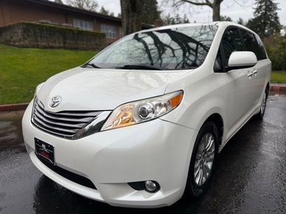 Used 2016 Toyota Sienna XLE w/ XLE Navigation Package