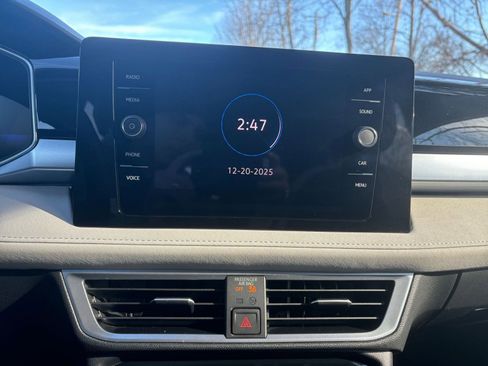 Used 2025 Volkswagen Taos SE image 18