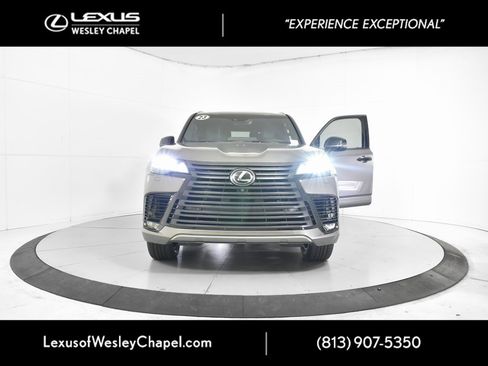 Used 2023 Lexus LX 600 4WD w/ Luxury Package image 45