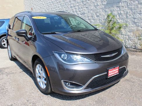 Used 2017 Chrysler Pacifica Touring Plus w/ Tire & Wheel Group image 7