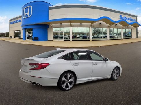Used 2018 Honda Accord Touring image 8