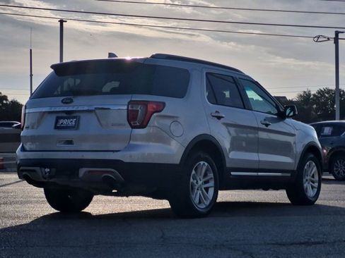 Used 2017 Ford Explorer XLT w/ Equipment Group 201A FWD image 5