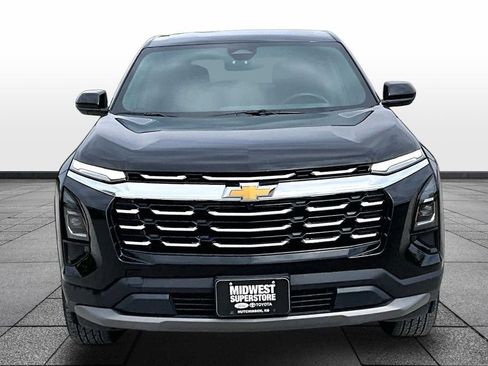 Used 2025 Chevrolet Equinox LT FWD image 3