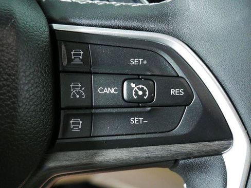 Certified 2023 Jeep Grand Cherokee L Limited w/ Trailer Tow Package AWD/4WD image 27
