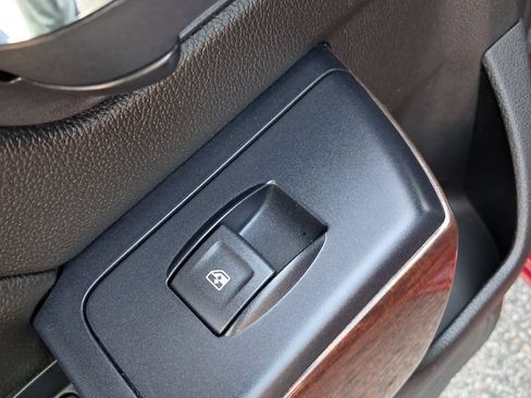 Used 2018 GMC Sierra 1500 SLE w/ SLE Value Package AWD/4WD image 15