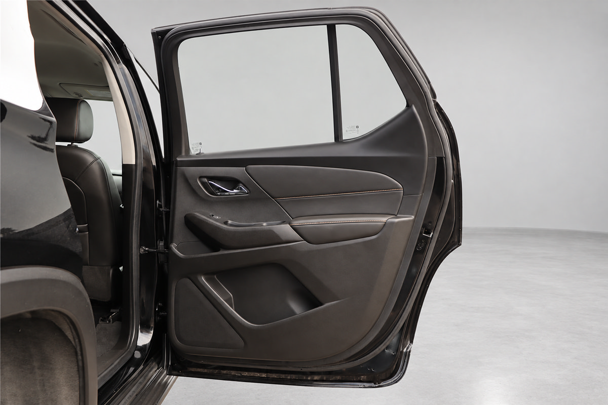 Used 2020 Chevrolet Traverse RS FWD image 13