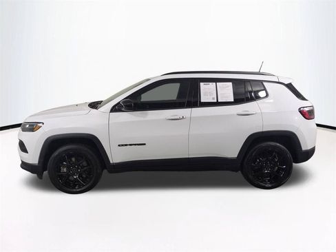 Used 2025 Jeep Compass Latitude w/ Altitude Special Edition AWD/4WD image 8
