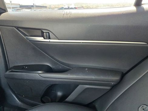 Used 2018 Toyota Camry SE image 12