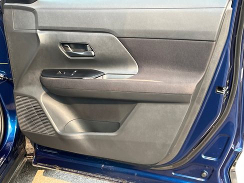 Used 2025 Nissan Kicks S AWD/4WD image 16