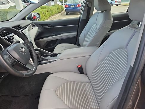 Used 2020 Toyota Camry SE image 15