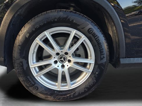 Used 2024 Mercedes-Benz GLC 300 4MATIC image 29
