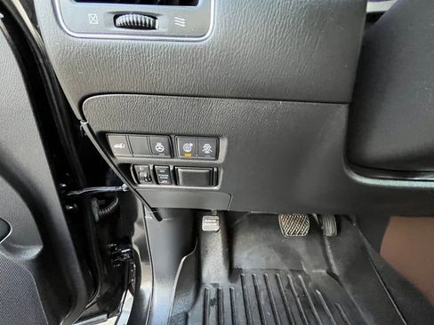 Used 2019 Nissan Armada Platinum w/ Captain's Chairs Package image 19