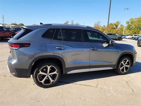 New 2025 Volkswagen Tiguan SE image 2