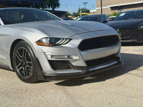 Used 2018 Ford Mustang Premium RWD image 5
