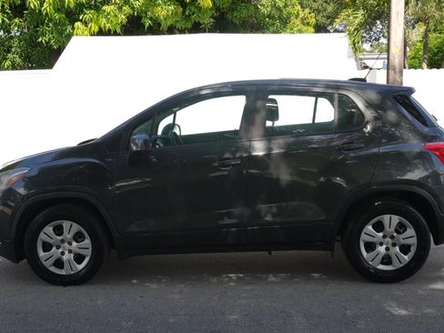 Used 2019 Chevrolet Trax LS FWD image 3