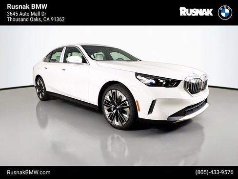 Used 2026 BMW 530i RWD image 1