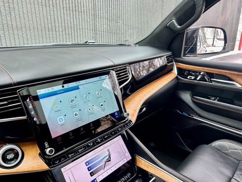 Used 2022 Jeep Grand Wagoneer Series III w/ Rear Seat Video Group 1 image 24