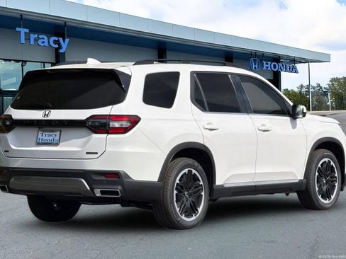 Used 2026 Honda Pilot image 6