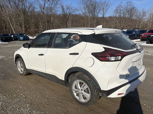 Used 2021 Nissan Kicks S image 2