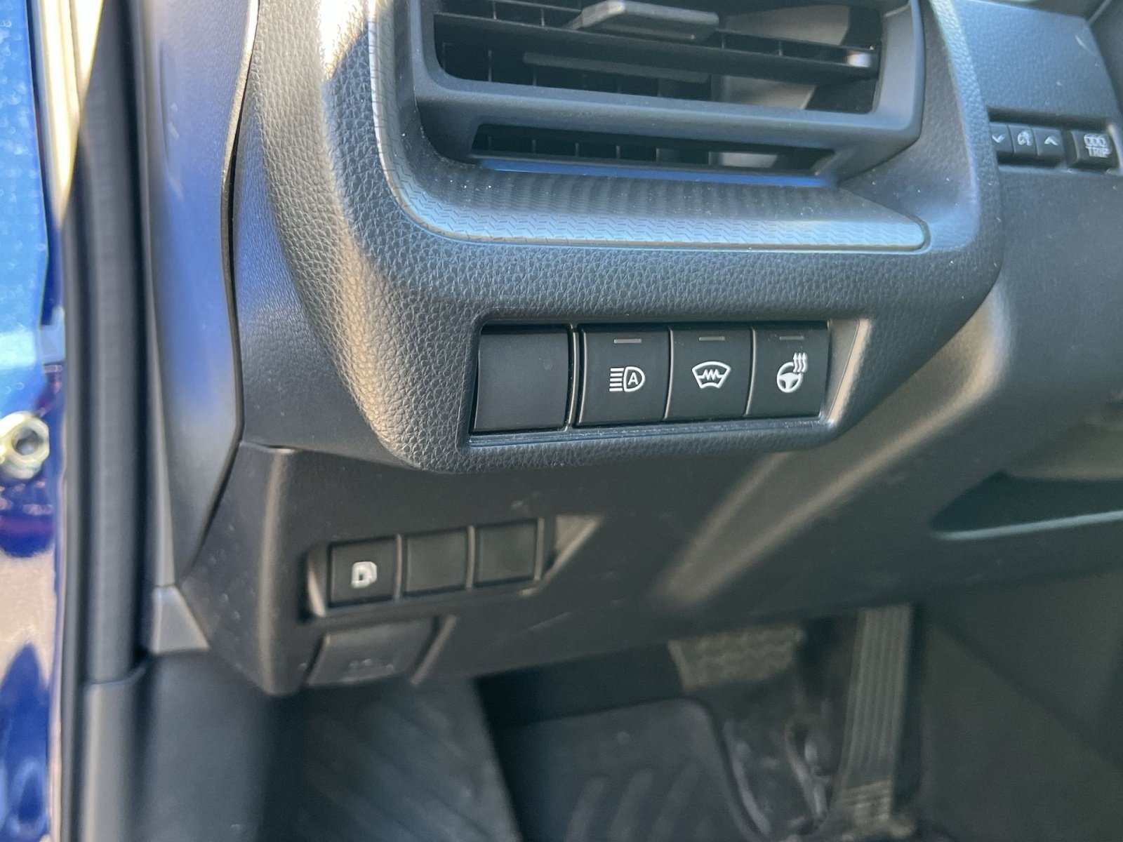 Used 2025 Toyota Prius XLE AWD/4WD image 31