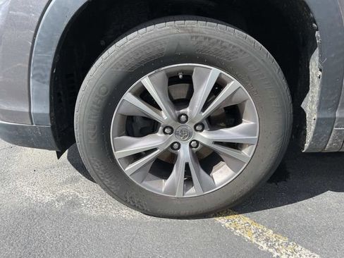 Used 2015 Toyota Highlander XLE image 8