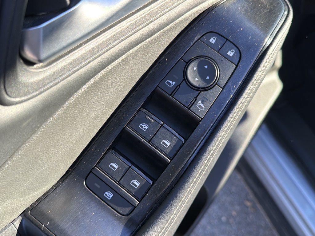 Used 2025 Nissan Rogue SV AWD/4WD image 23