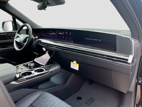 New 2025 Cadillac Escalade IQ Luxury 1 image 32