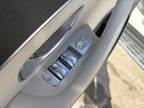 Used 2025 Mercedes-Benz GLS 450 4MATIC image 11