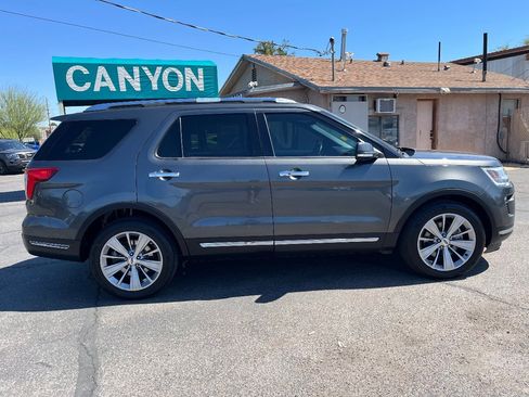 Used 2018 Ford Explorer Limited FWD image 3