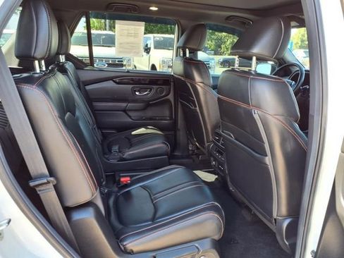 Used 2024 Honda Pilot TrailSport image 8