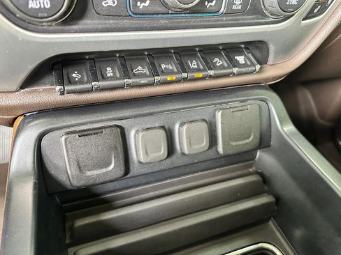 Used 2018 GMC Sierra 2500 SLT w/ Duramax Plus Package AWD/4WD image 40