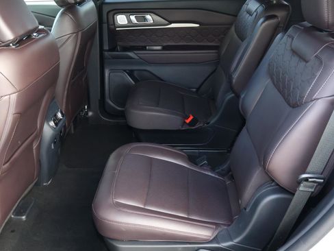 Used 2025 Ford Explorer Platinum w/ LUX Leather Package image 22