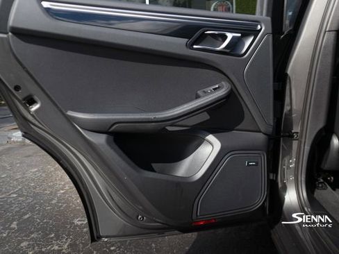 Used 2018 Porsche Macan image 18