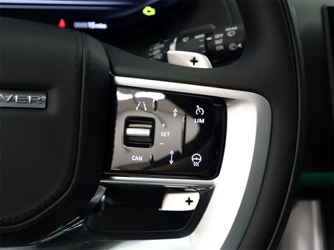 Certified 2025 Land Rover Range Rover SE image 27