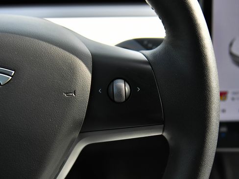 Used 2021 Tesla Model 3 Standard Range Plus image 27