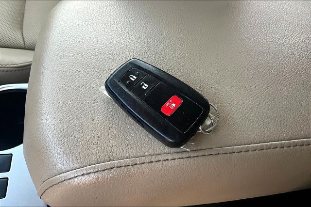 Used 2022 Toyota 4Runner Limited AWD/4WD image 33