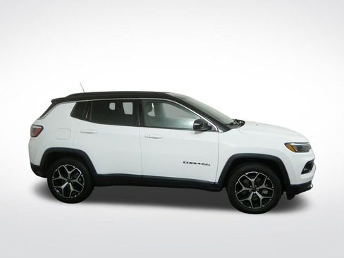 Used 2025 Jeep Compass Limited AWD/4WD image 2
