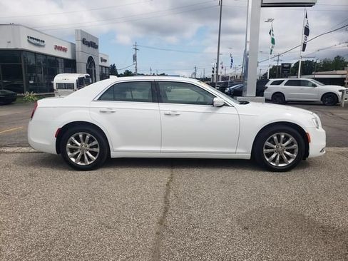 Used 2016 Chrysler 300 Limited w/ Driver Convenience Group AWD/4WD image 2