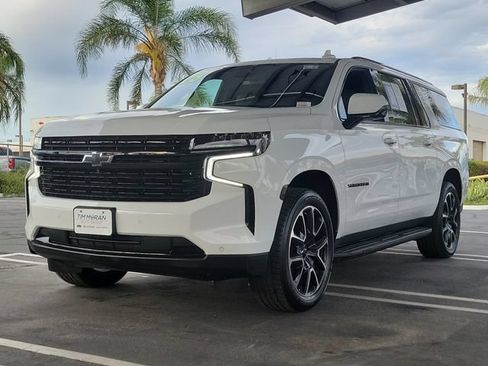 Used 2023 Chevrolet Suburban RST w/ Luxury Package AWD/4WD image 5