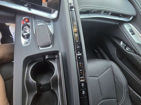 Used 2024 Chevrolet Corvette Z06 RWD image 32