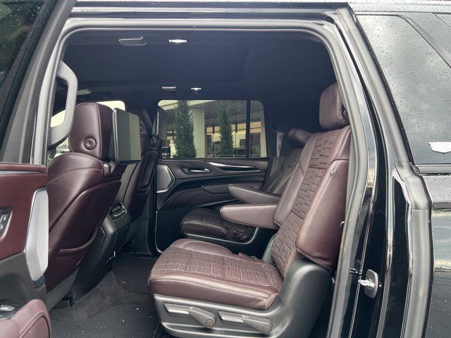 Used 2023 Cadillac Escalade ESV Sport Platinum AWD/4WD image 13