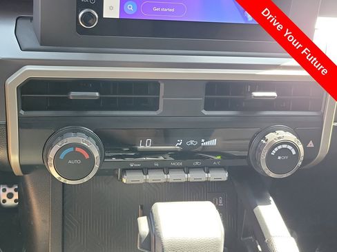 Used 2025 Toyota Tacoma TRD Sport AWD/4WD image 12