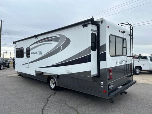 Used 2016 Ford E-450 and Econoline 450 Super Duty w/ Motorhome Prep Package image 6