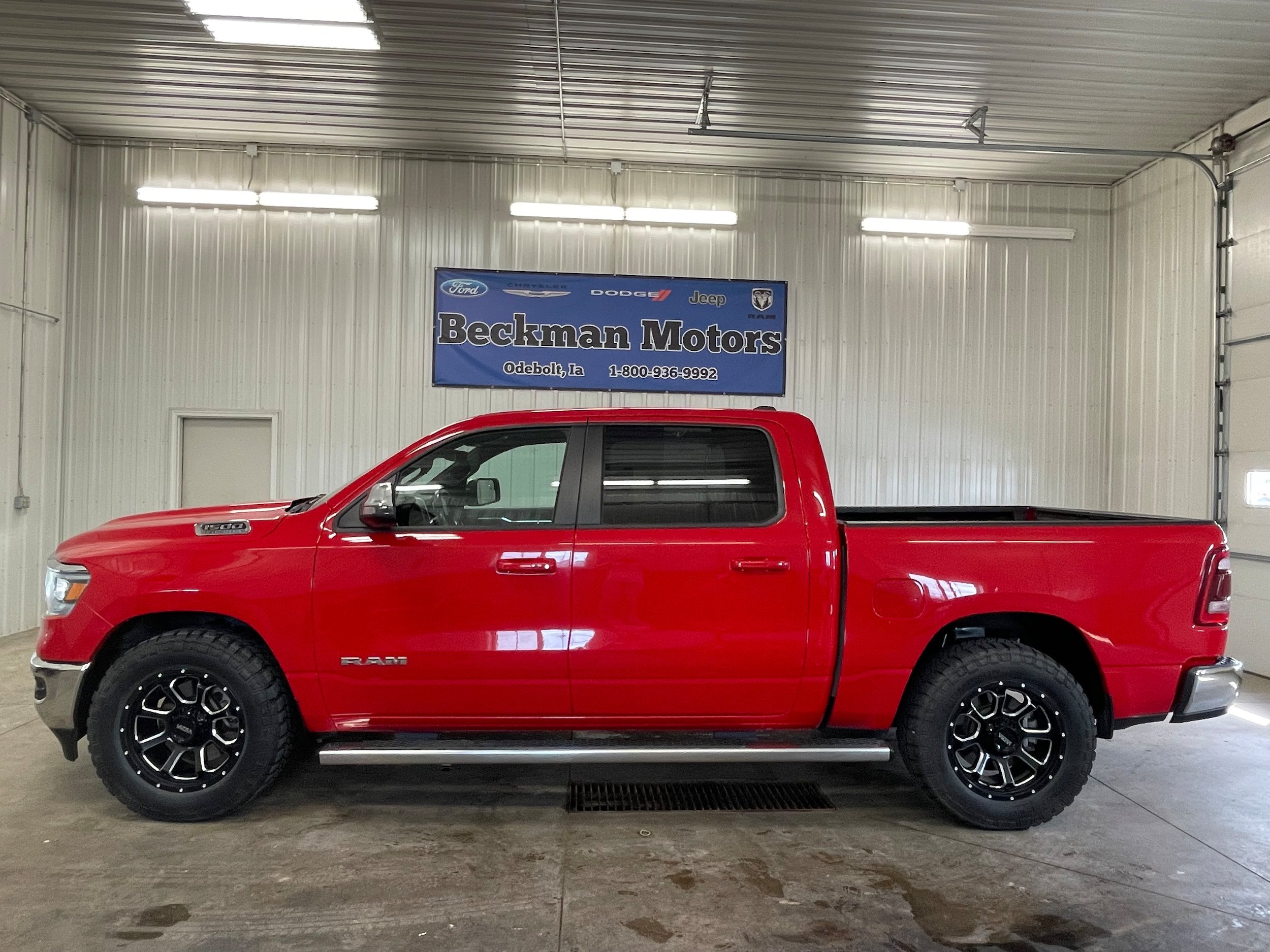 Used 2023 RAM 1500 Laramie AWD/4WD image 2