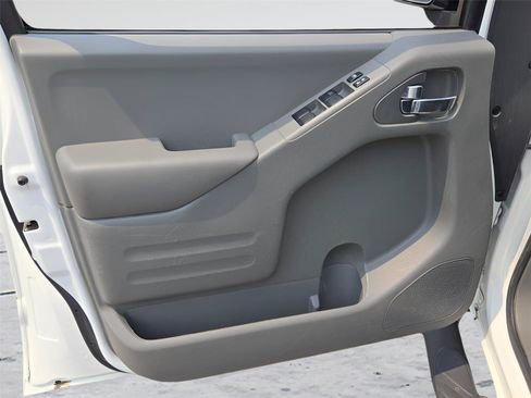 Used 2021 Nissan Frontier SV w/ Midnight Edition Floor Mats RWD image 23